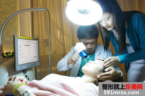 飞梭雷射,飞梭雷射后遗症,飞梭雷射失败,飞梭雷射术后保养,3d变频飞梭雷射,飞梭雷射费用,飞梭雷射价钱,毛孔粗大,缩小毛孔,毛孔粗大怎么办,痘疤凹洞,凹洞,痘疤,痘疤消除法,痘疤如何消除,除痘疤,去痘疤,消痘疤