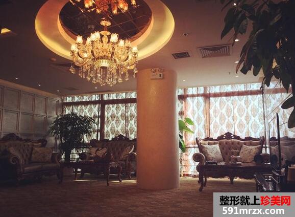 北京割双眼皮靠谱的医院哪家好？