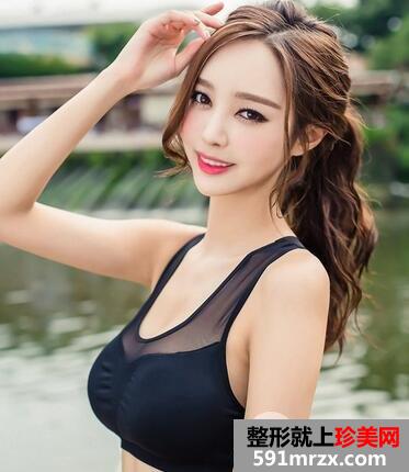 假体丰胸自然吗？会不会有后遗症？