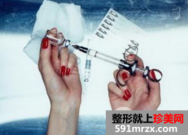 玻尿酸和自体脂肪填充面部凹陷哪个好?优劣势全面对比分析