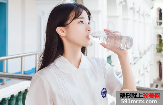 有双下巴怎么办？减掉双下巴的小诀窍