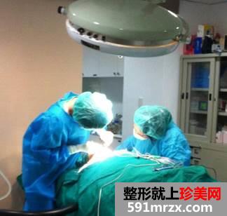 为变美做了隆鼻+垫下巴 效果非常好