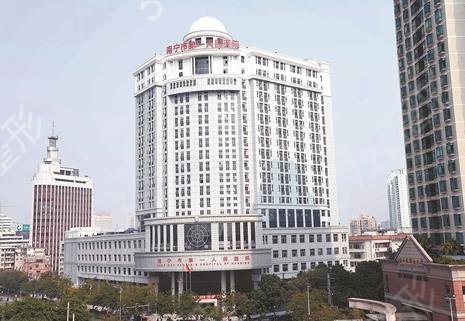 廣西哪個(gè)整形醫(yī)院做隆胸好