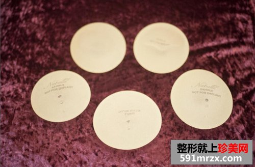 隆胸手术实况记录：看A杯“平”模如何升级C奶