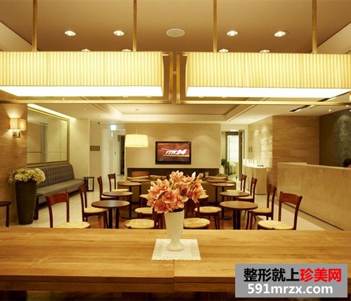 美女童颜针丰额头手术恢复过程真实案例，还有前后对比效果图片