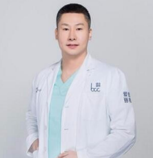 何明达